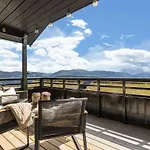 アパート Newer With Beautiful View And 3 Bedrooms ヴォス