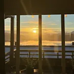 アパート Newer With Beautiful View And 3 Bedrooms *